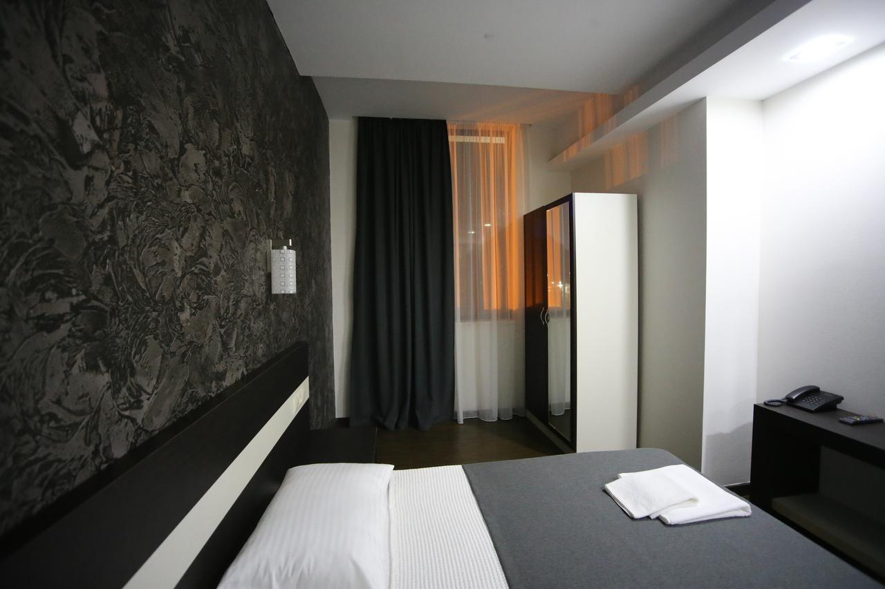West Tower Hotel Kutaisi Exterior foto